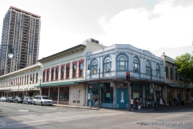 20091031_141413 D3.jpg - Chinatown, Honolulu.  The Chinese were the largest foreign ethnic group and owned most of the local business in this area in the late 1800s and into the 1900s